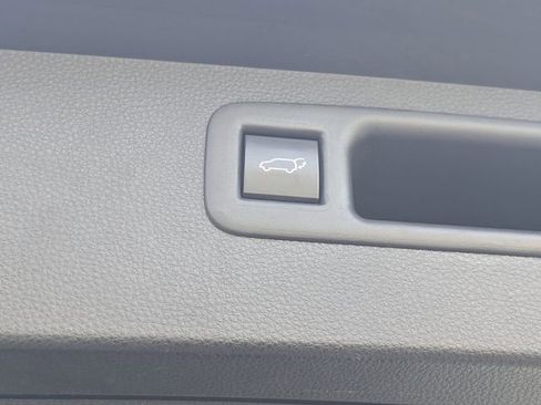 Used 2020 Toyota Highlander Limited FWD image 13