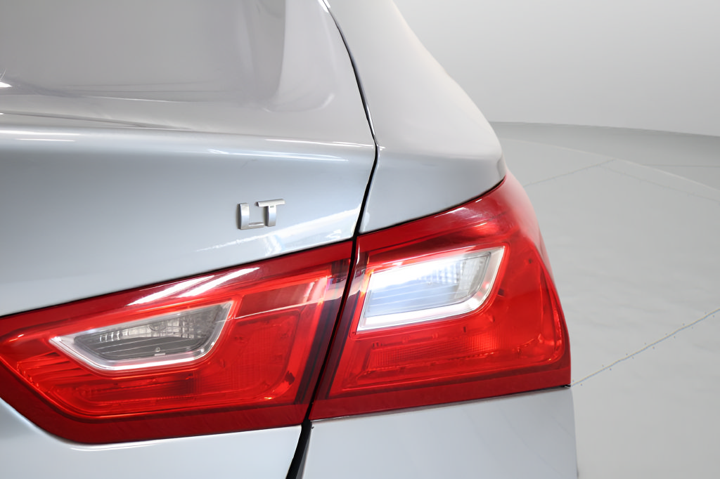 Used 2023 Chevrolet Malibu LT FWD image 31