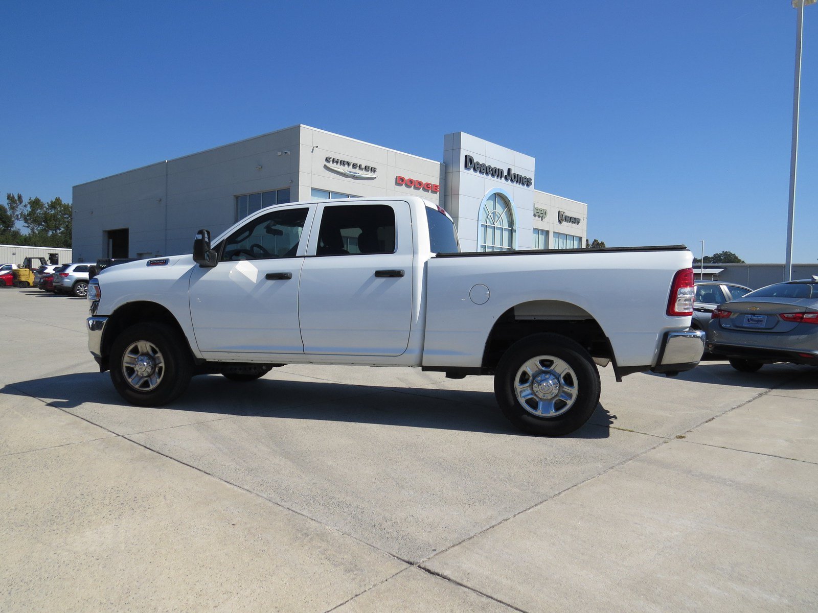Used 2024 RAM 2500 Tradesman w/ Chrome Appearance Group AWD/4WD image 7