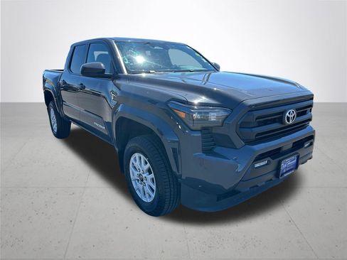 Used 2024 Toyota Tacoma SR5 AWD/4WD image 5