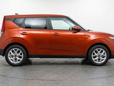 Used 2025 Kia Soul LX w/ LX Technology Package image 11