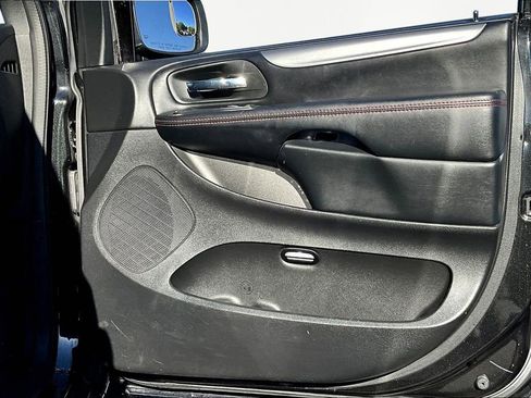 Used 2020 Dodge Grand Caravan GT FWD image 25