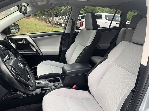 Used 2018 Toyota RAV4 XLE FWD image 10