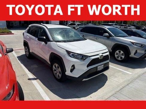 Used 2021 Toyota RAV4 LE FWD image 1