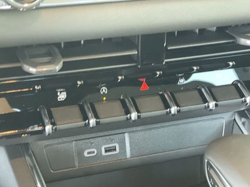 New 2026 GMC Canyon Elevation w/ Convenience Package image 33