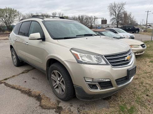 Used 2016 Chevrolet Traverse LT w/ Traveler's Package image 3