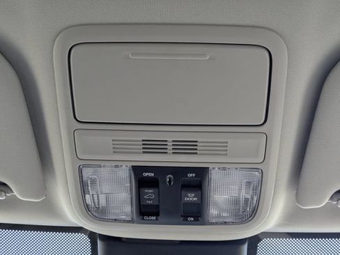 Used 2025 Honda Odyssey Touring image 29