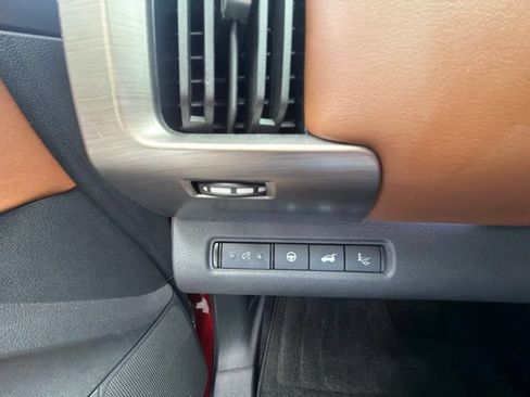 Used 2025 Nissan Pathfinder Platinum w/ Black Appearance Package FWD image 21