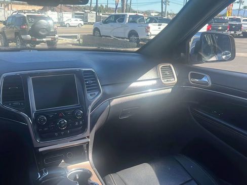 Used 2015 Jeep Grand Cherokee Limited w/ Luxury Group II image 13