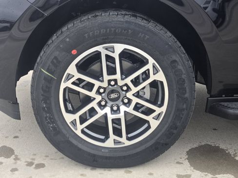 New 2026 Ford Expedition Active RWD image 13