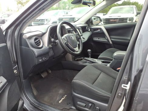 Used 2018 Toyota RAV4 XLE FWD image 20