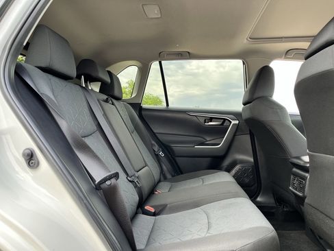 Used 2025 Toyota RAV4 XLE w/ Convenience Package FWD image 28