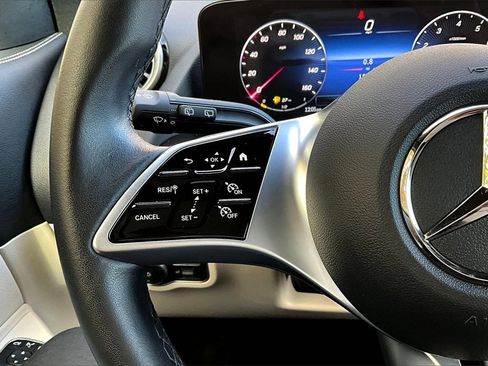 Used 2024 Mercedes-Benz GLA 250 4MATIC image 11