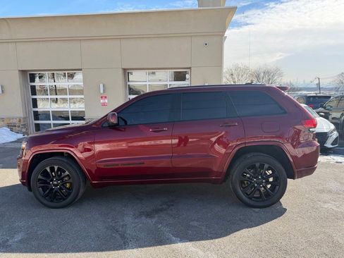 Used 2020 Jeep Grand Cherokee Altitude image 4