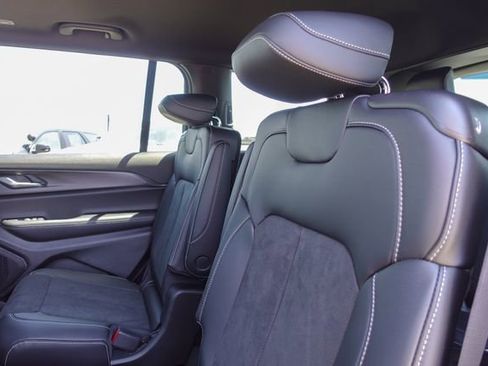 New 2025 Jeep Grand Cherokee L Altitude image 22