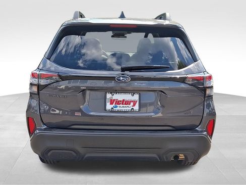 Used 2025 Subaru Forester Premium AWD/4WD image 5