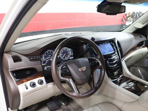 Used 2015 Cadillac Escalade Luxury AWD/4WD image 36