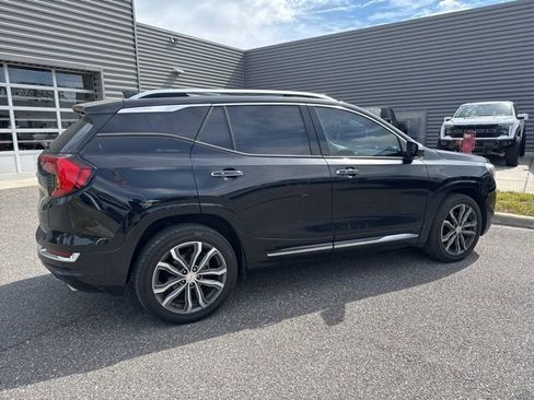 Used 2020 GMC Terrain Denali w/ Denali Premium Package FWD image 6