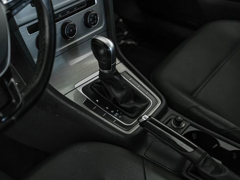 Used 2015 Volkswagen Golf SE image 21