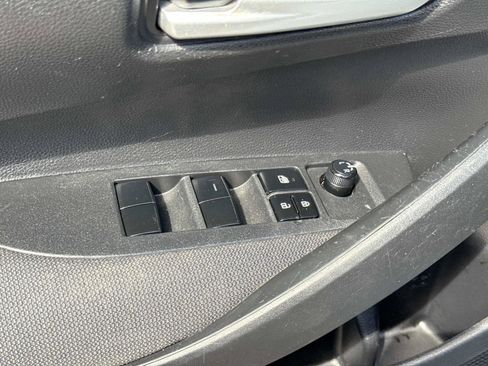 Used 2020 Toyota Corolla LE image 17