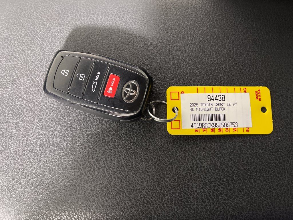 Used 2025 Toyota Camry LE FWD image 24