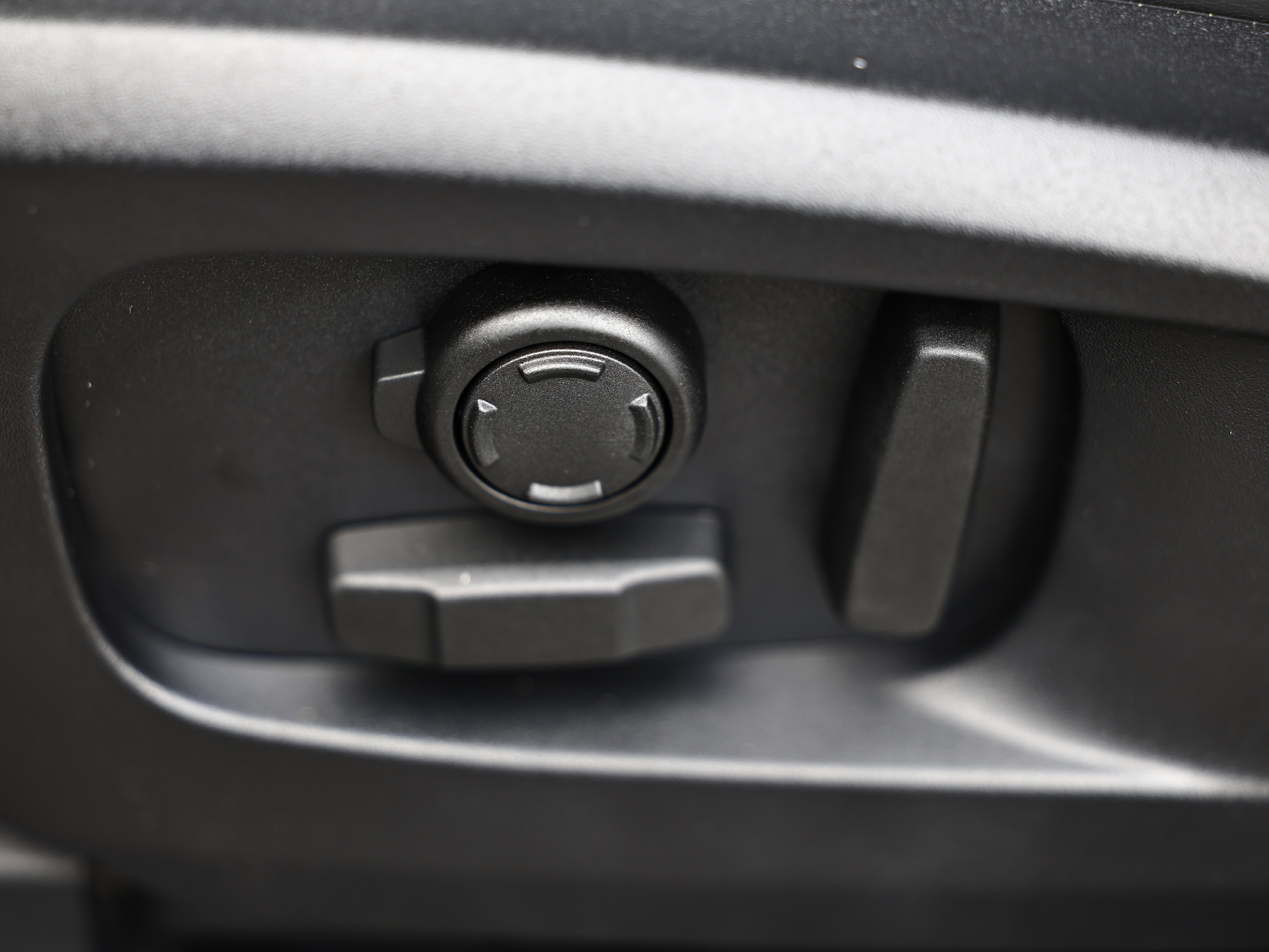 New 2026 Land Rover Defender 110 S AWD/4WD image 26