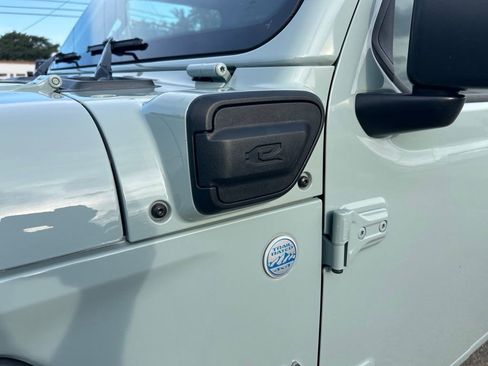 Used 2024 Jeep Wrangler Unlimited Sahara AWD/4WD image 19