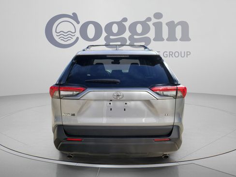Used 2021 Toyota RAV4 LE FWD image 3