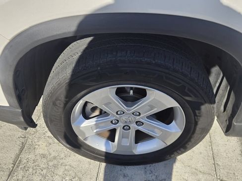 Used 2024 Honda Pilot LX image 8