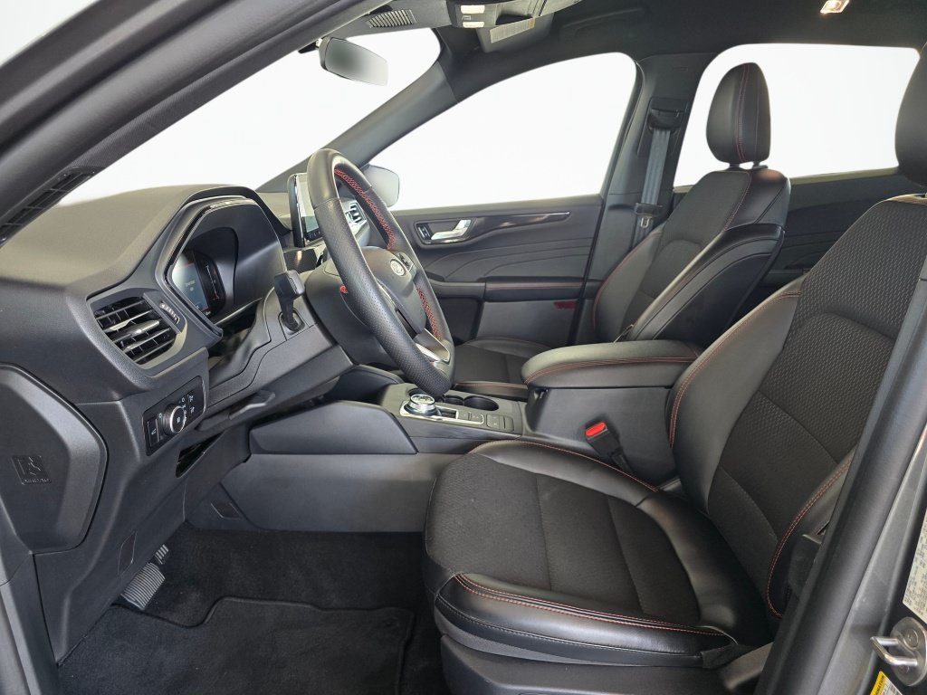 Used 2025 Ford Escape ST-Line Select AWD/4WD image 15