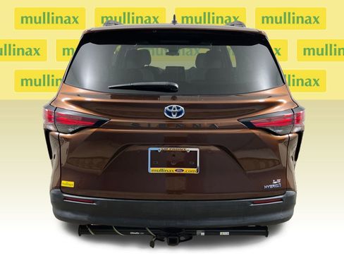 Used 2021 Toyota Sienna LE image 7