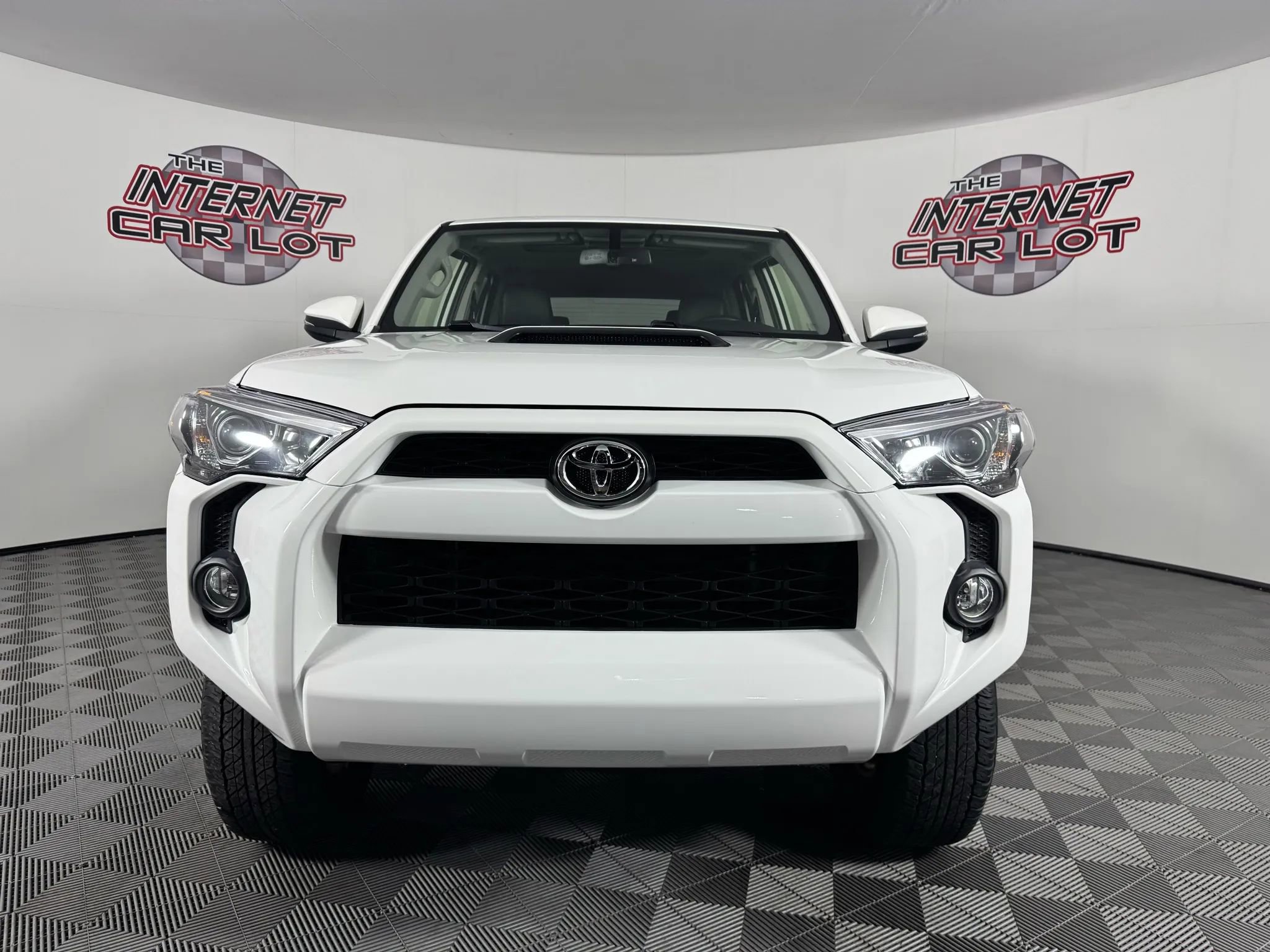 Used 2019 Toyota 4Runner SR5 Premium AWD/4WD image 2