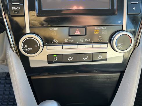 Used 2013 Toyota Camry LE image 23