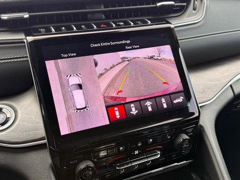 Certified 2025 Jeep Grand Cherokee L Limited w/ Luxury Tech Group II image 18