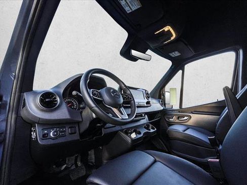 Used 2024 Mercedes-Benz Sprinter 2500 image 10