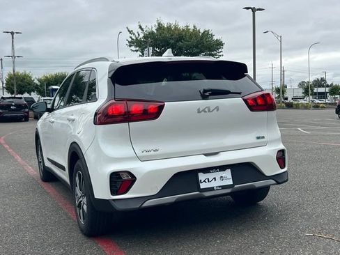Used 2022 Kia Niro LXS w/ Digital Cluster Package FWD image 9