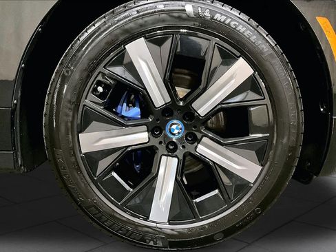 Used 2024 BMW iX xDrive50 w/ Sport Package AWD/4WD image 10