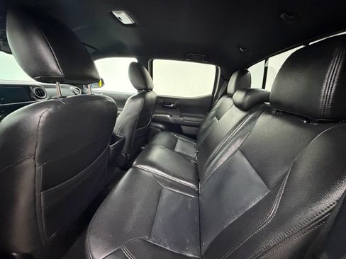 Used 2018 Toyota Tacoma TRD Sport w/ Technology Package AWD/4WD image 16