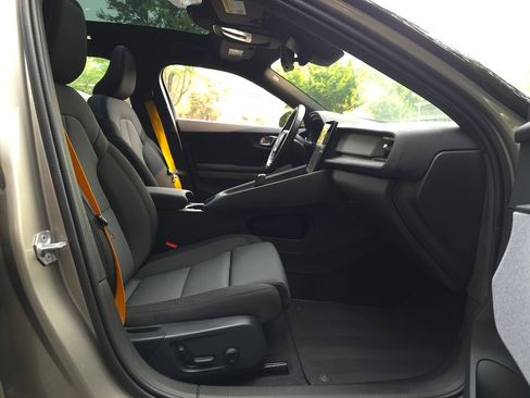 Used 2022 Polestar Polestar 2 w/ Performance Package AWD/4WD image 19