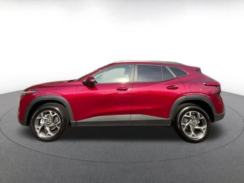 Used 2025 Chevrolet Trax LT w/ LT Convenience Package FWD image 8