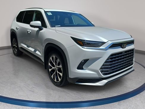 Used 2024 Toyota Grand Highlander AWD Hybrid image 3