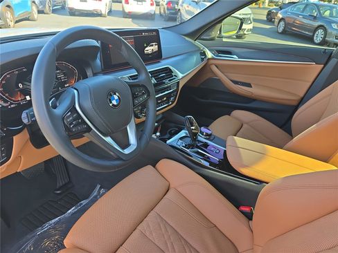 Used 2023 BMW 530i w/ Executive Package image 17