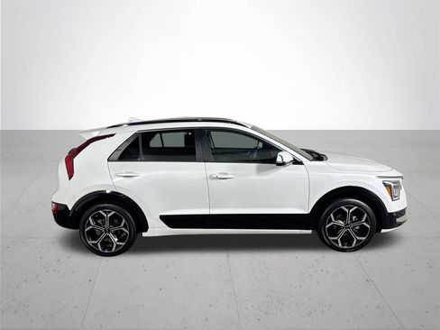 Used 2023 Kia Niro EX Touring FWD image 5
