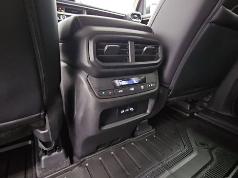 Used 2025 Honda Pilot EX-L image 32