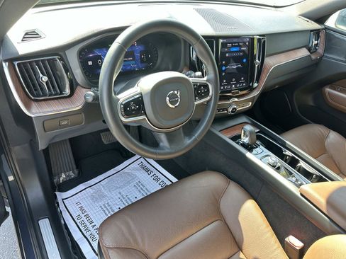 Certified 2023 Volvo XC60 B5 Plus w/ Climate Package image 9