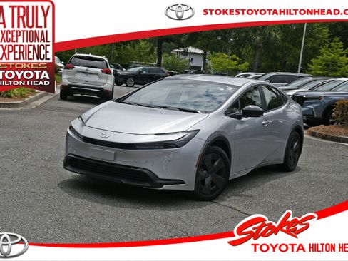 Used 2025 Toyota Prius LE FWD image 1