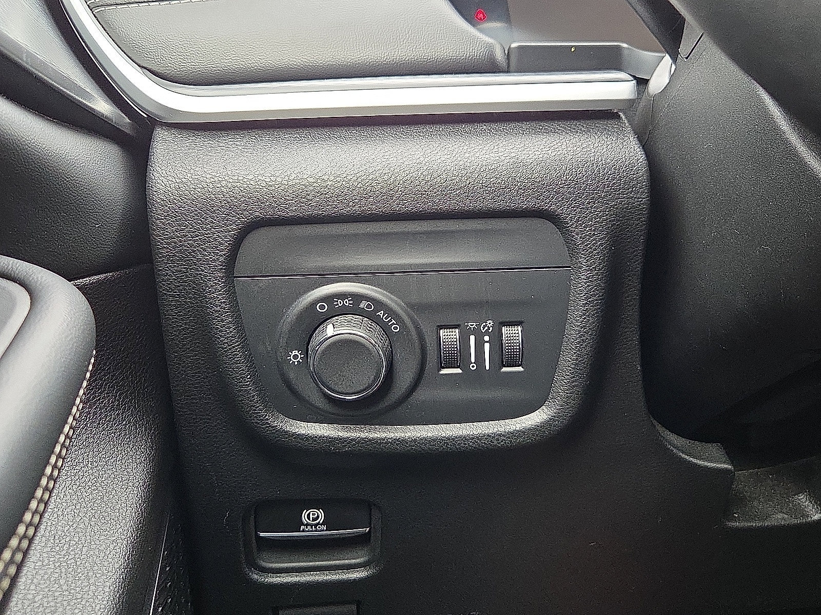 Used 2024 Jeep Grand Cherokee Altitude AWD/4WD image 21