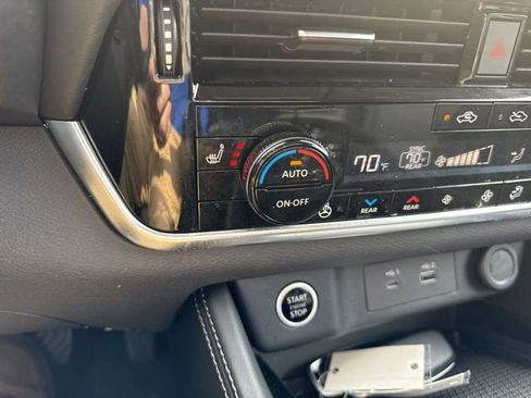 Used 2023 Nissan Rogue SL w/ SL Premium Package image 6