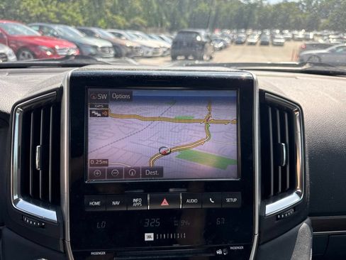 Used 2018 Toyota Land Cruiser w/ Four Season Floor Mat Package AWD/4WD image 12
