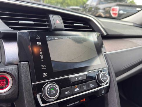 Used 2017 Honda Civic Touring image 18